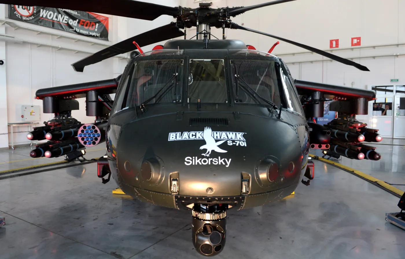 2616979-uzbrojony-smiglowiec-black-hawk.jpg