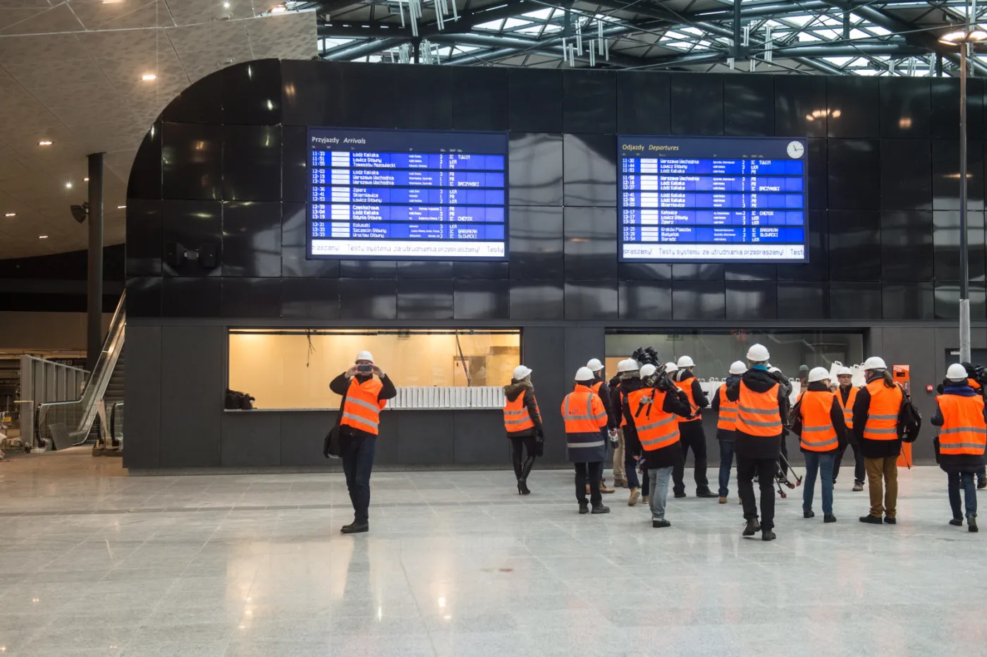 2742294-dworzec-kolejowy-lodz-fabryczna.jpg