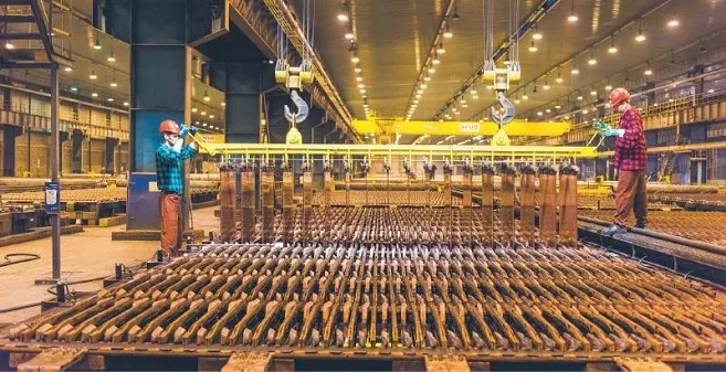 Czerwony metal z perspektywami