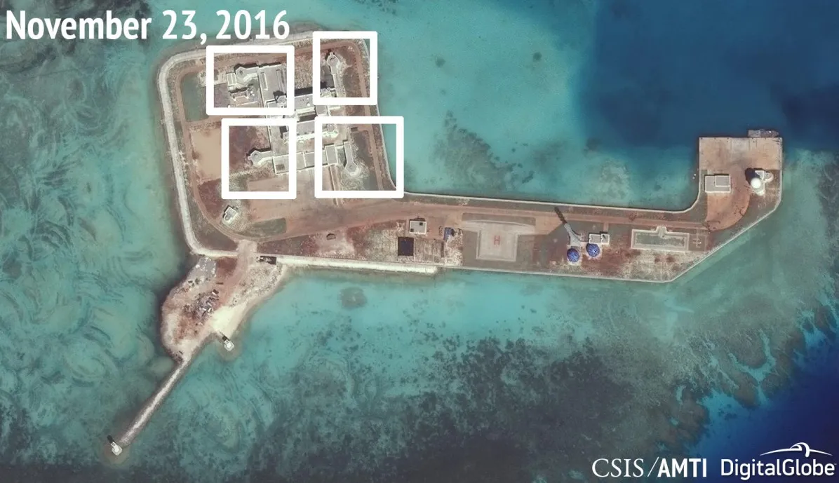Chińczycy drażnią sąsiadów. Budują instalacje obronne na wyspach Spratly [ZDJĘCIA SATELITARNE]
