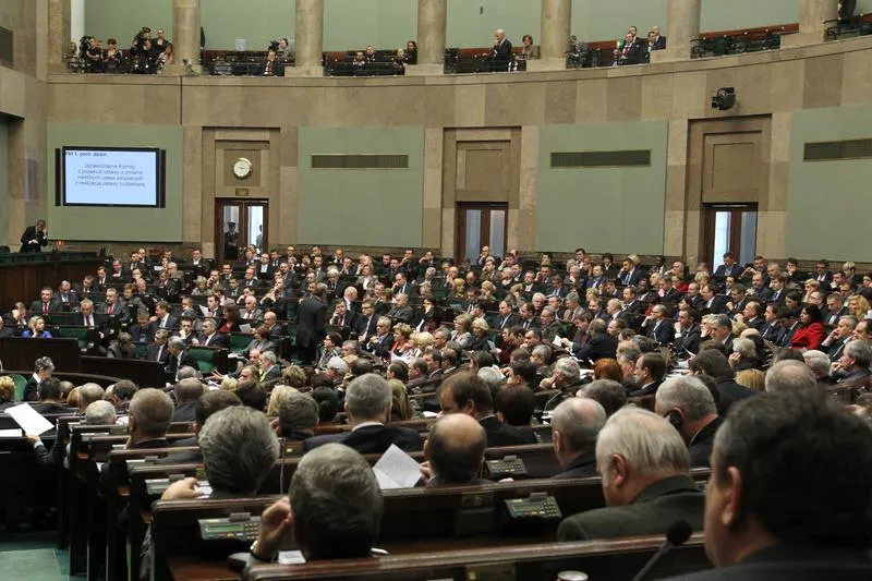 Co dalej z podwyżkami dla premiera i ministrów? Kierownictwo PiS rekomenduje wycofanie projektu