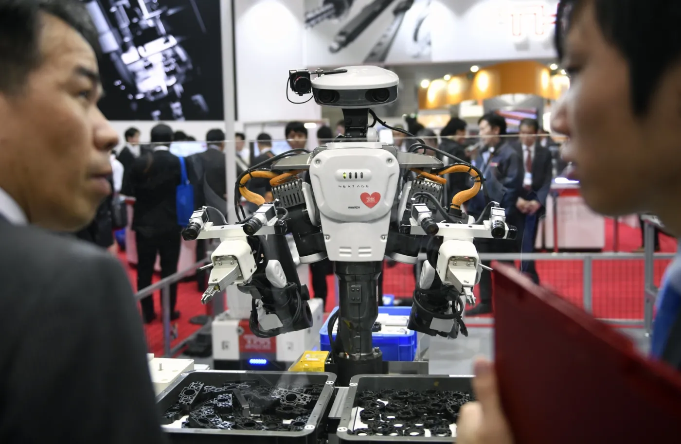 3177692-robot-przemyslowy-wystawiony-na.jpg