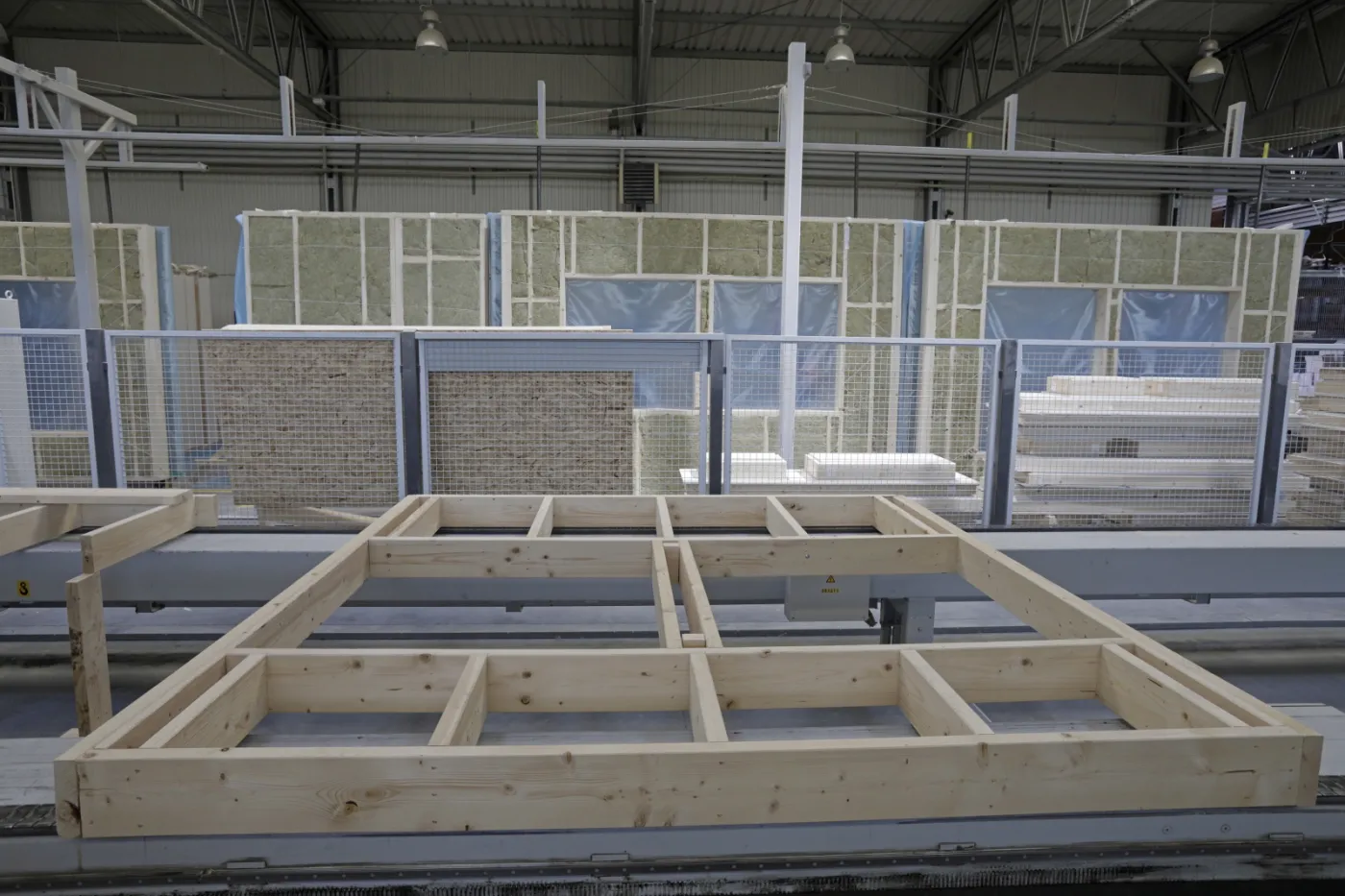 3329369-otwarcie-fabryki-domow-modulowych.jpg