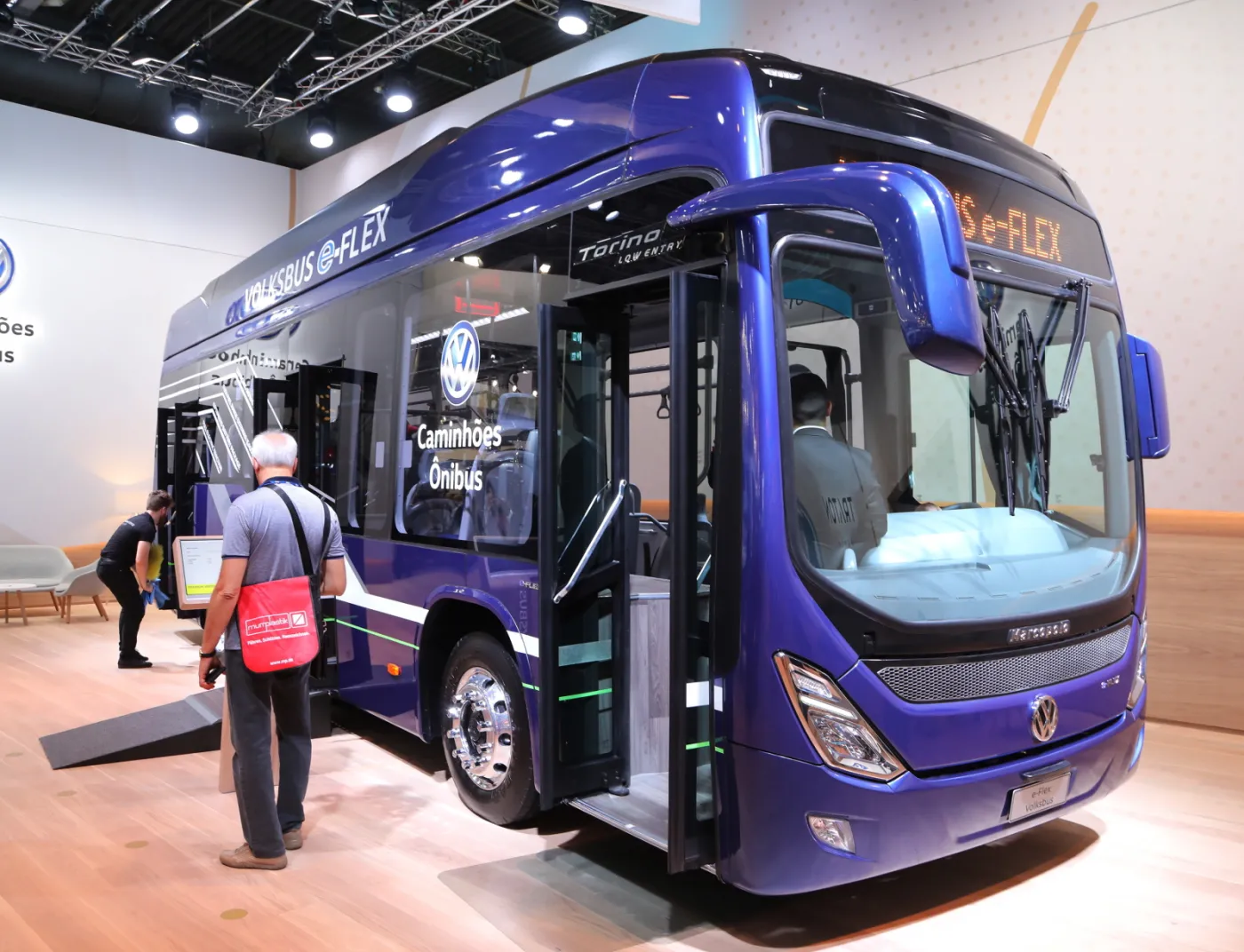 3669852-elektryczny-volksbus-e-flex-na.jpg