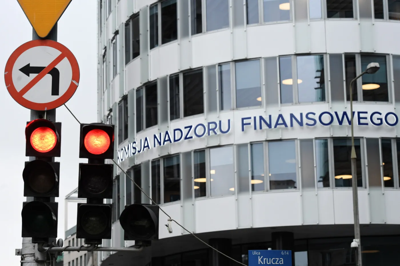 Komisja senacka rozpatruje ustawę o KNF. Jest w niej artykuł o przejmowaniu banków