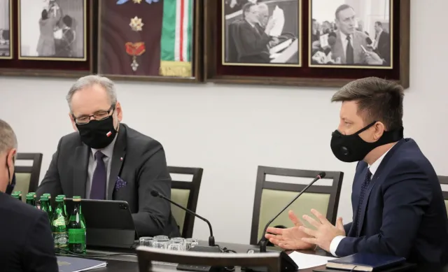 Szczepionkowy dowóz z wątpliwościami