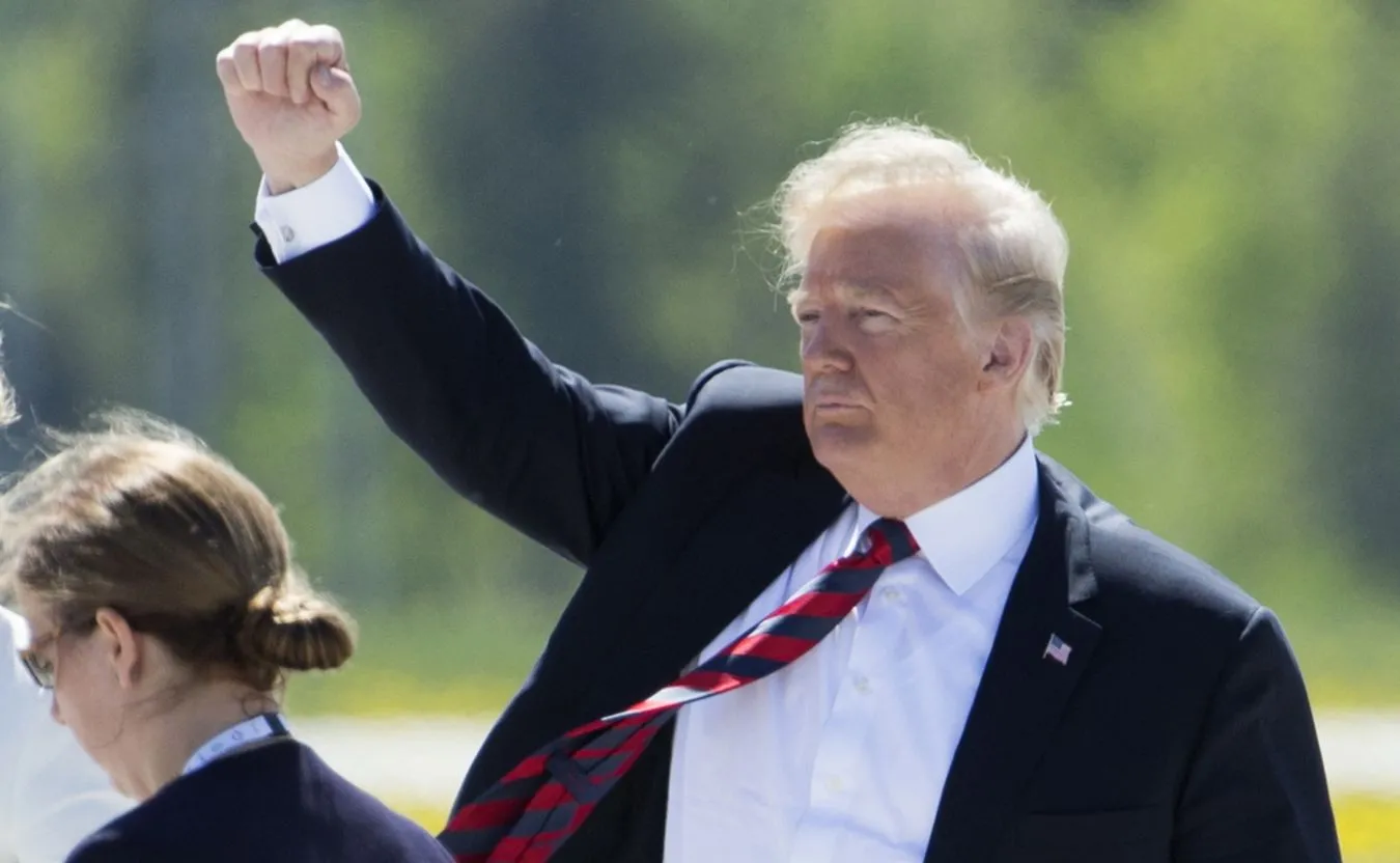 Gubernator Florydy wyrasta na czołowego rywala Trumpa na prawicy