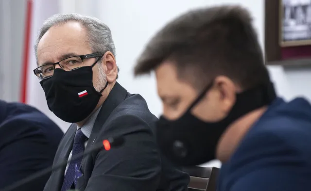 Niedzielski: Przyłbica zabezpiecza w 2 proc., maseczka wysokiej klasy w ponad 90 proc.