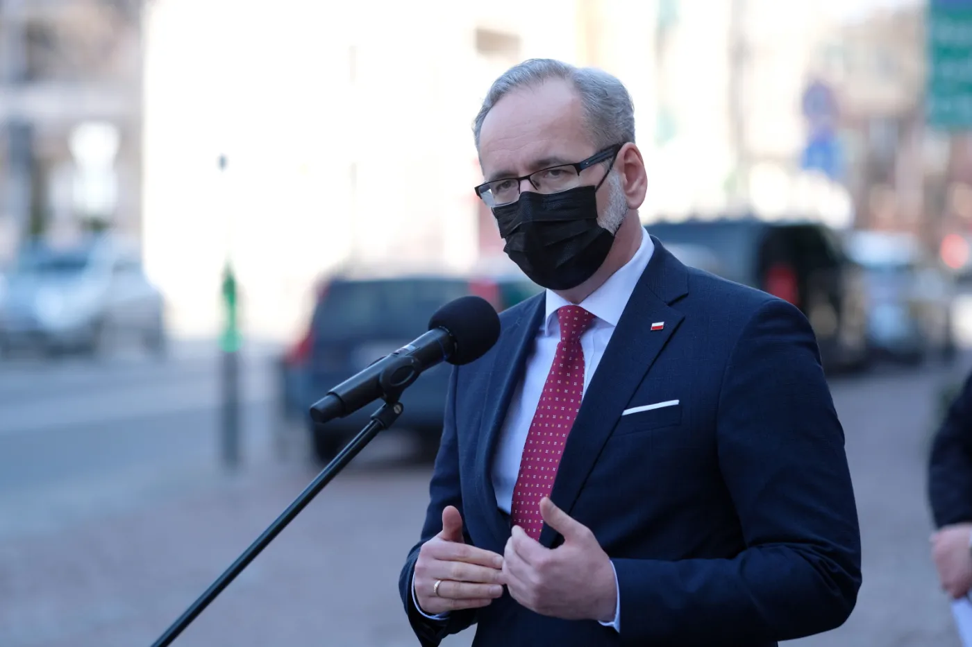 Niedzielski: Odchodzimy od grupowania, będziemy otwierali coraz bardziej program szczepień