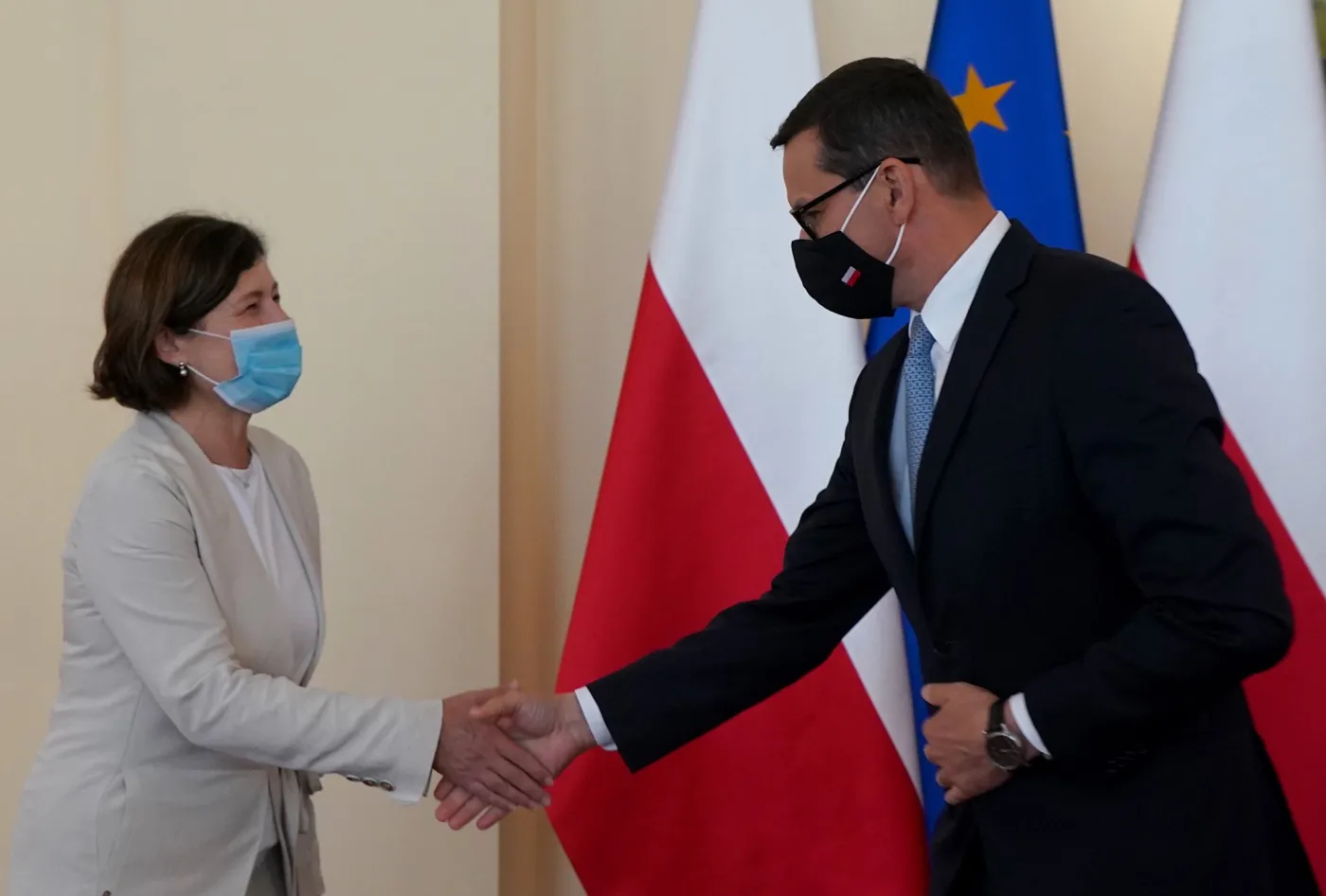 Jourova: Kontynuujemy dialog na temat praworządności z premierem Morawieckim