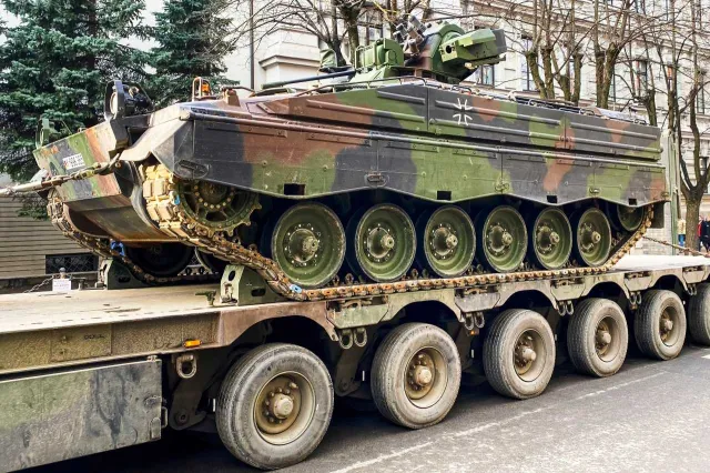 Niemcy dostarczą Ukrainie ciężkiej broni tylko przez wymianę z krajami NATO i UE