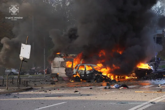 Kijów po rosyjskim ataku: Problemy z prądem, o 14.30 znów zawyły syreny