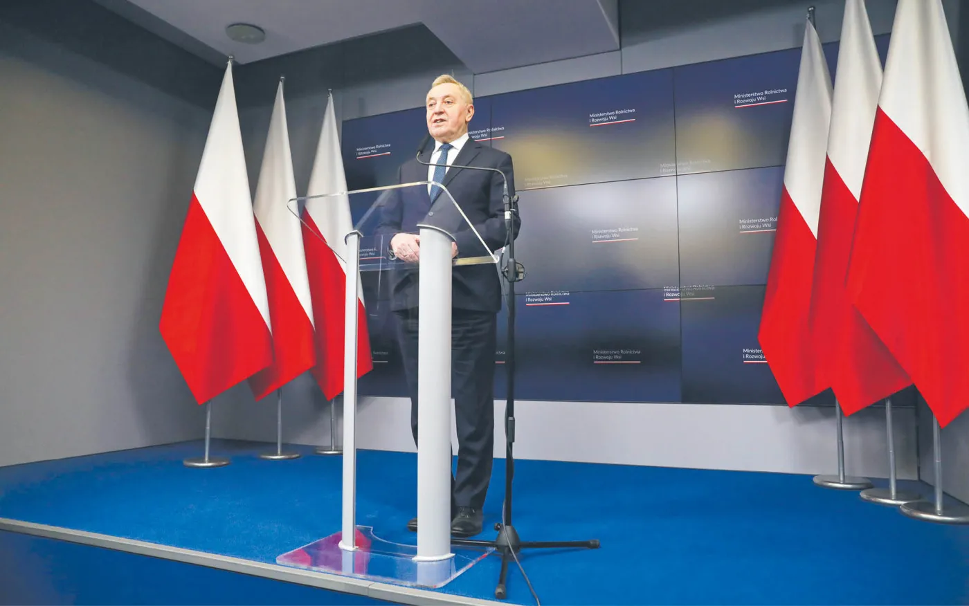 Minister odszedł, problem pozostał