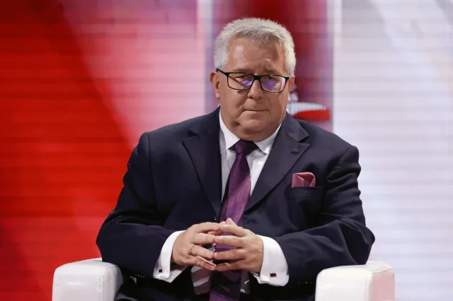 Ryszard Czarnecki zatrzymany przez CBA na warszawskim lotnisku