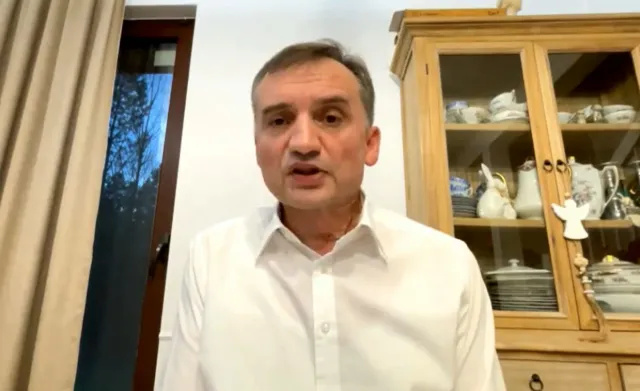 Sroka: Ziobro będzie przesłuchany. Zdaniem Wójcika były minister walczy w tej chwili o życie