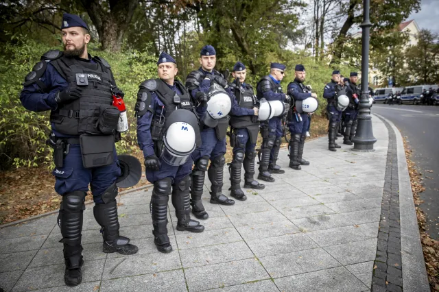 Dziś Marsz Niepodległości. Sierżant sztabowy o sytuacji w policji. "Sięga się po głębokie rezerwy"