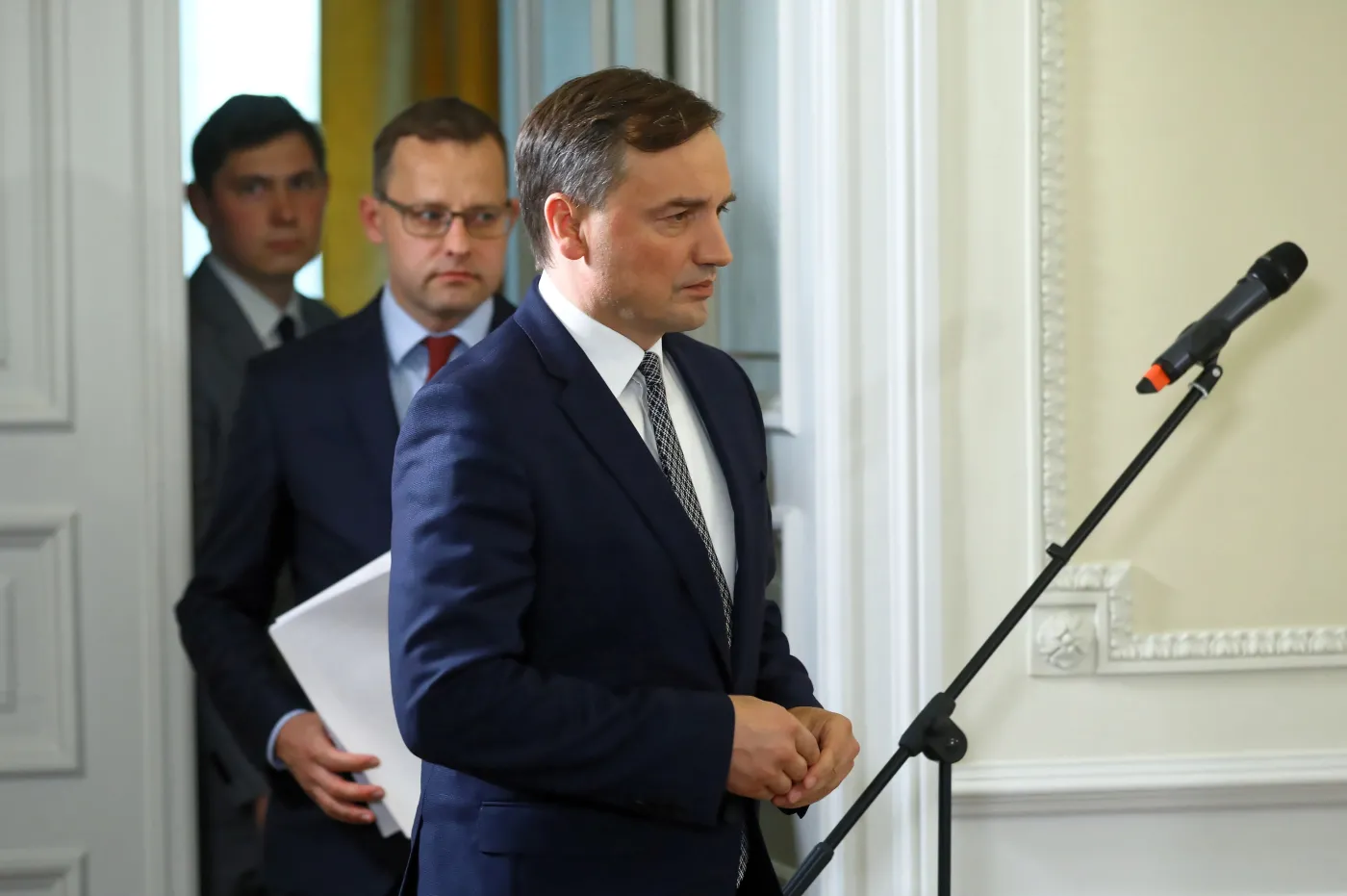 Sąd decyduje o areszcie dla Ziobry. Były minister sprawiedliwości pokazuje notatkę: Obnaża ubecką prowokację