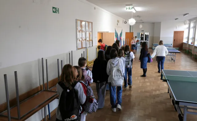 Nauczyciele będą mogli być zatrudniani na śmieciówkach? MEN wprowadza niebezpieczny zapis w Karcie nauczyciela