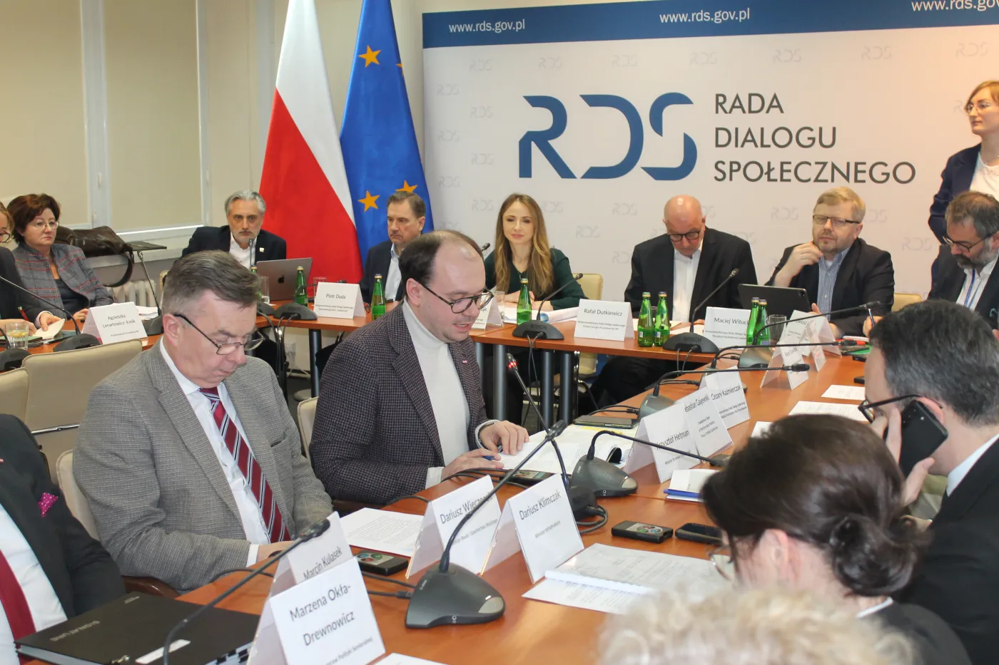 Awantura zamiast dialogu. Pracodawcy: Federacje nie rozwiążą problemu usunięcia części organizacji z RDS