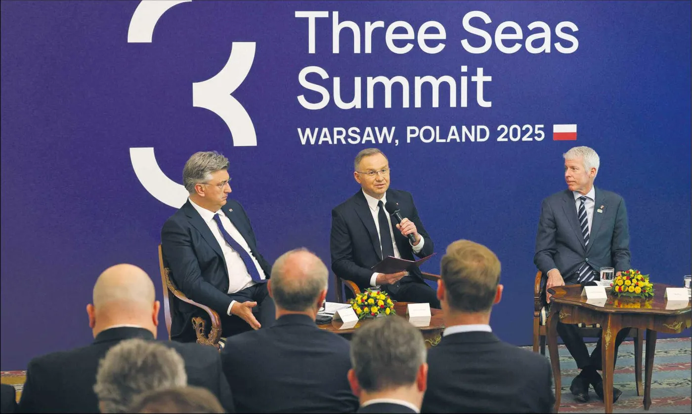Prezydenci Chorwacji Andrej Plenković i Polski Andrzej Duda oraz sekretarz energii USA Chris Wright na szczycie Trójmorza w Warszawie, kwiecień 2025 r.