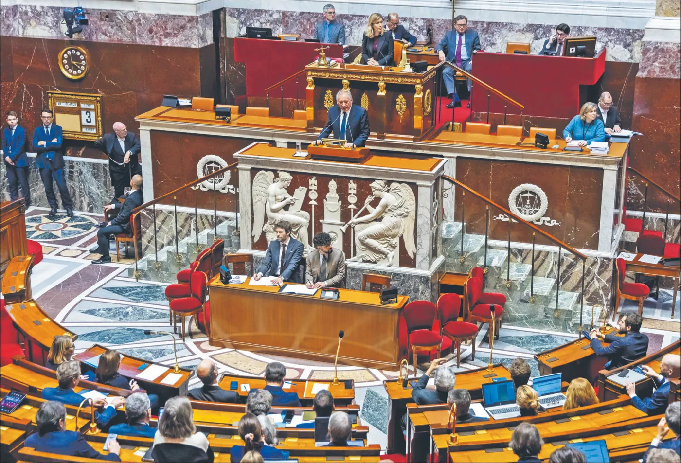 Francja uchwaliła budżet, ale może stracić premiera