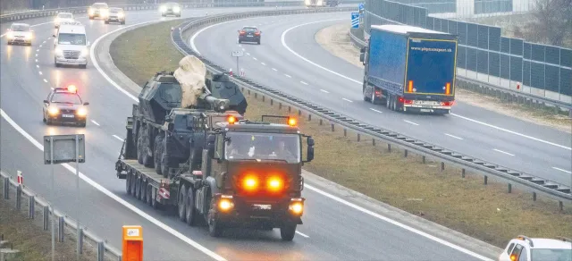 Europa wciąż bez wojskowego Schengen. Wschodnia flanka bez dróg i torów