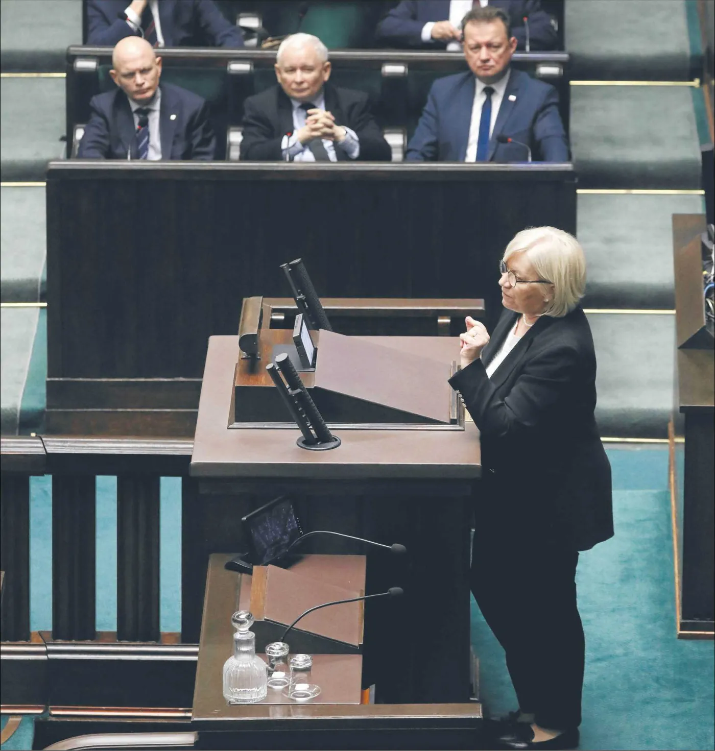 Rządzący mrożą Trybunał