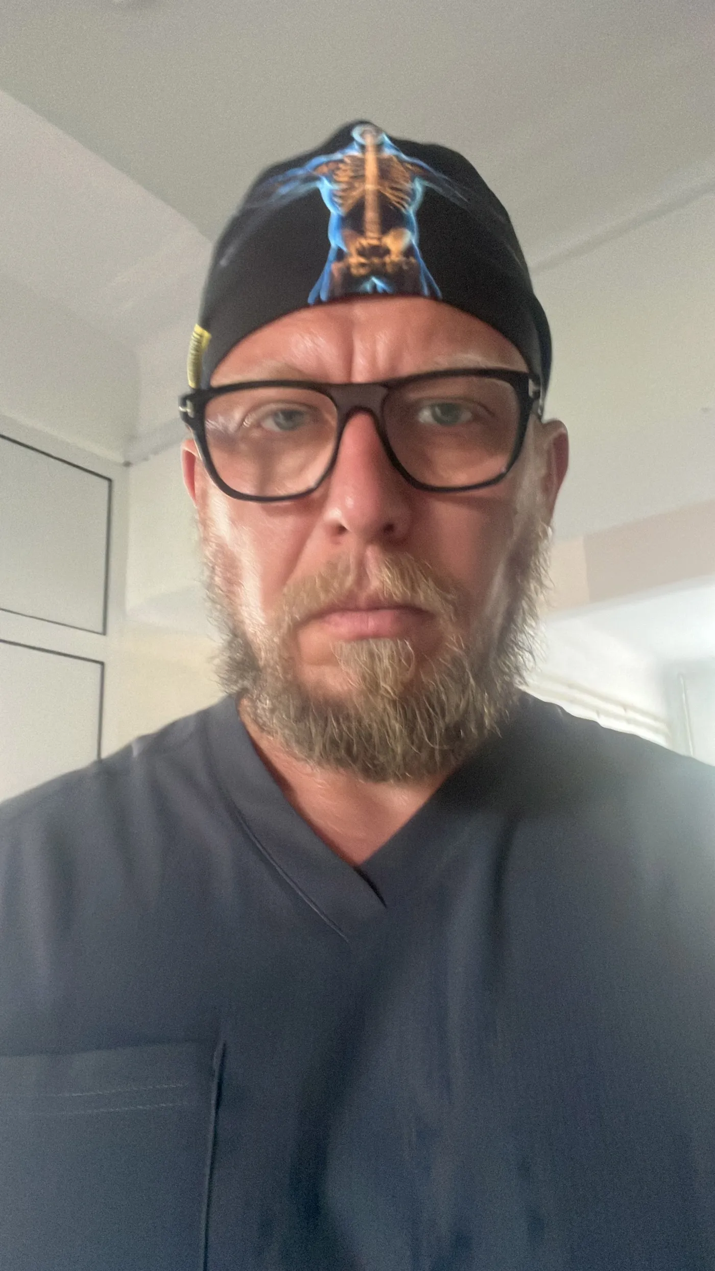 Sławomir Butkiewicz zastępca szefa zespołu pomocy humanitarno-medycznej (ZPHM) przy kancelarii premiera, ratownik medyczny, były policjant Centralnego Pododdziału Kontrterrorystycznego Policji BOA