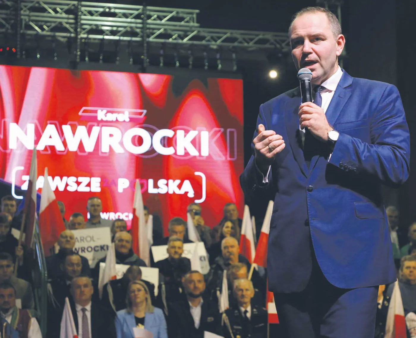 Popierany przez PiS Karol Nawrocki ma być kontrą dla wielkomiejskiego kandydata Platformy (na zdj. spotkanie w Sokółce)