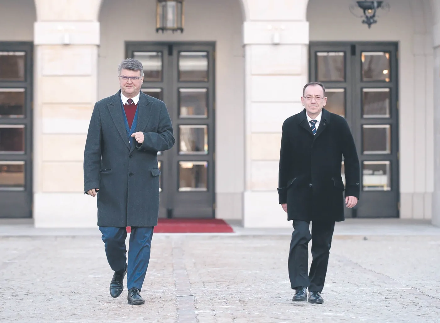 Z pałacu prosto za kraty