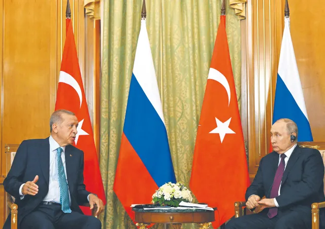 Putin przyjął Erdoğana w Soczi. Turcja gra o porozumienia zbożowe