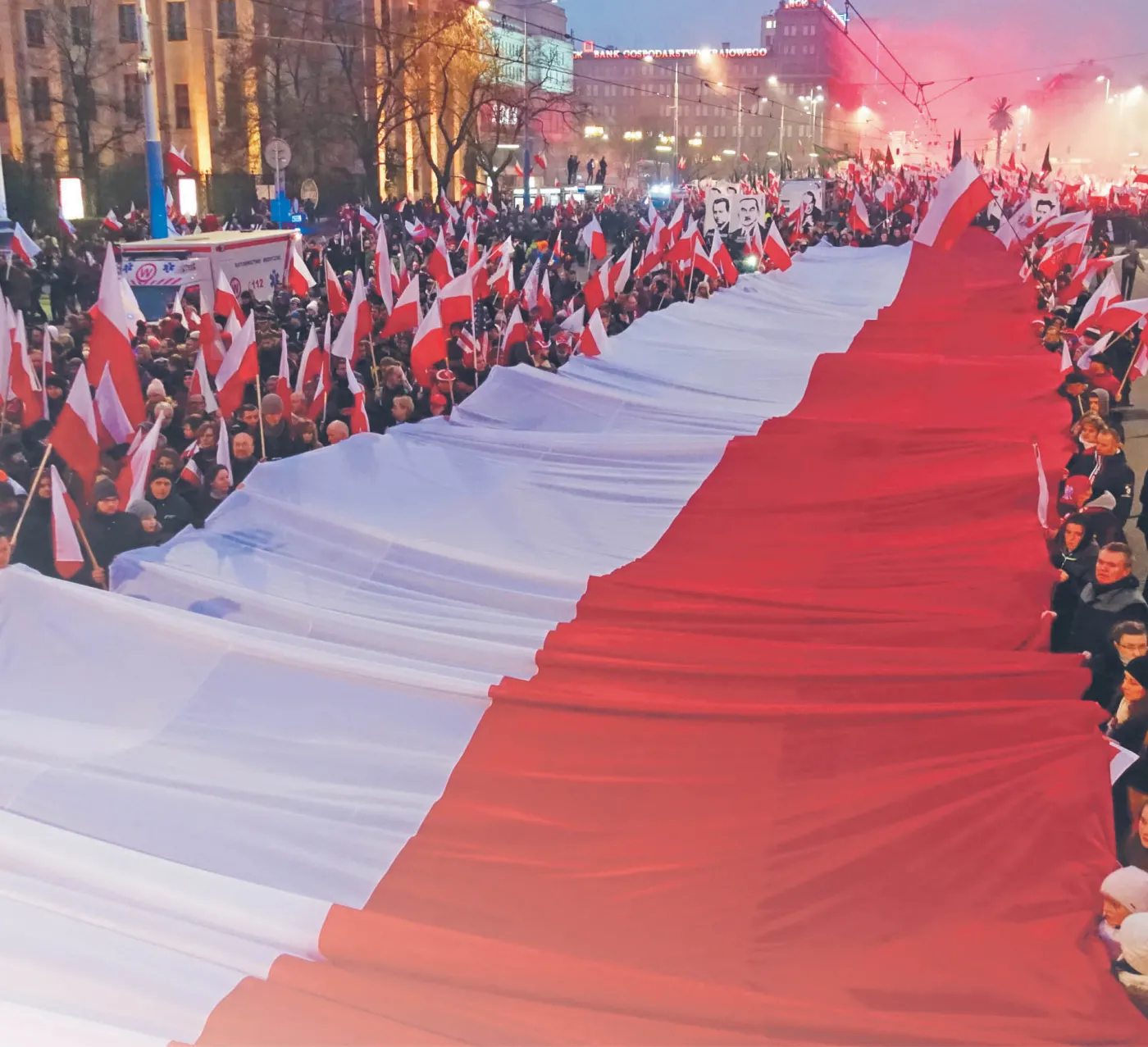 Narodowcy, zapiewajły, miłośnicy Mussoliniego i prawdziwi biznesmeni. Kulisy marszu