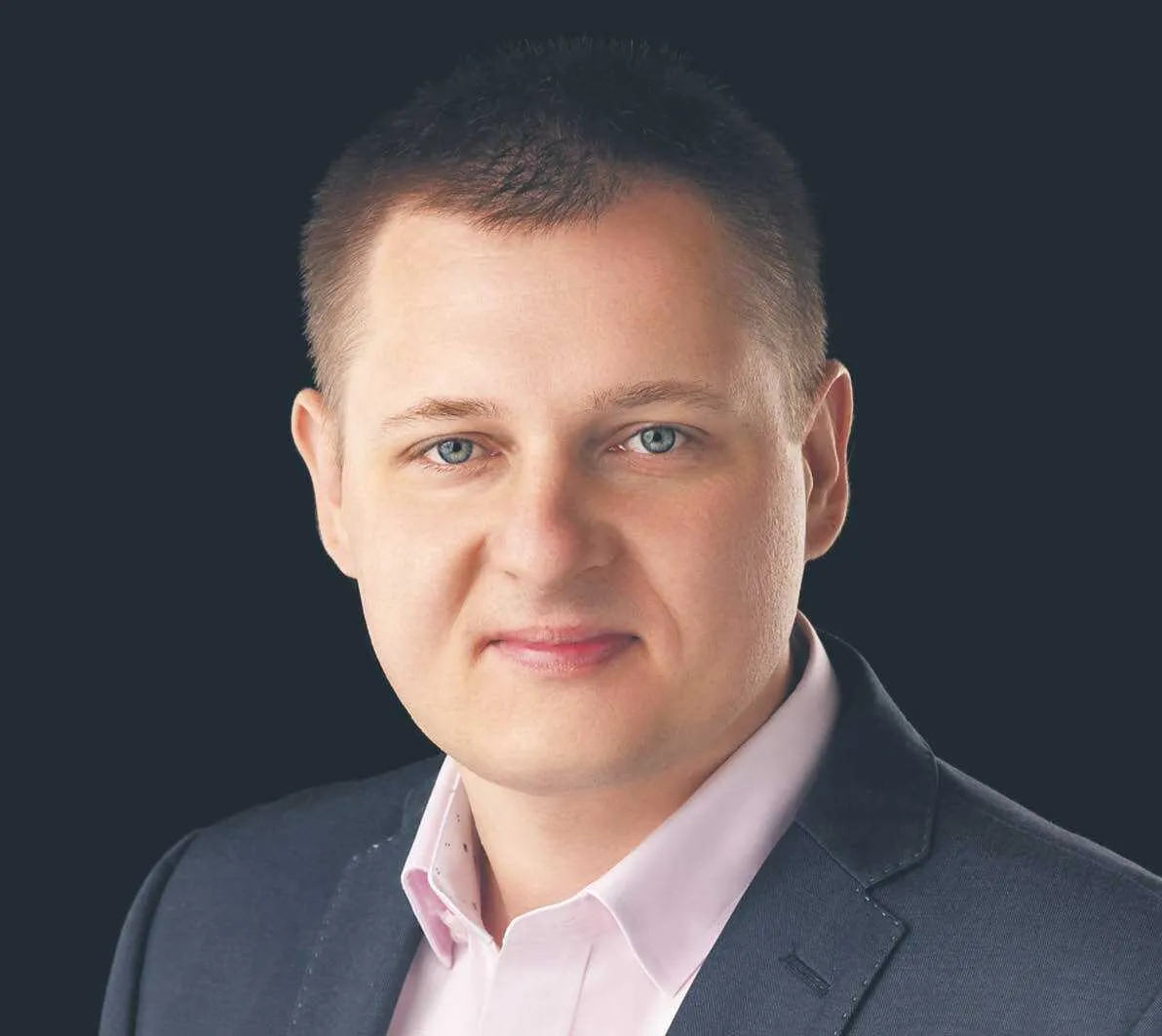 Mikołaj Oettingen jest wykładowcą koreańskiej KEPCO International Nuclear Graduate School, adiunktem na Wydziale Energetyki i Paliw Akademii Górniczo-Hutniczej w Krakowie