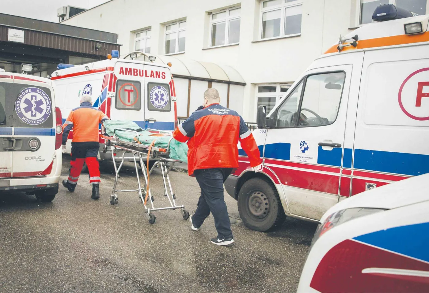 Karetki jeżdżą bez lekarzy