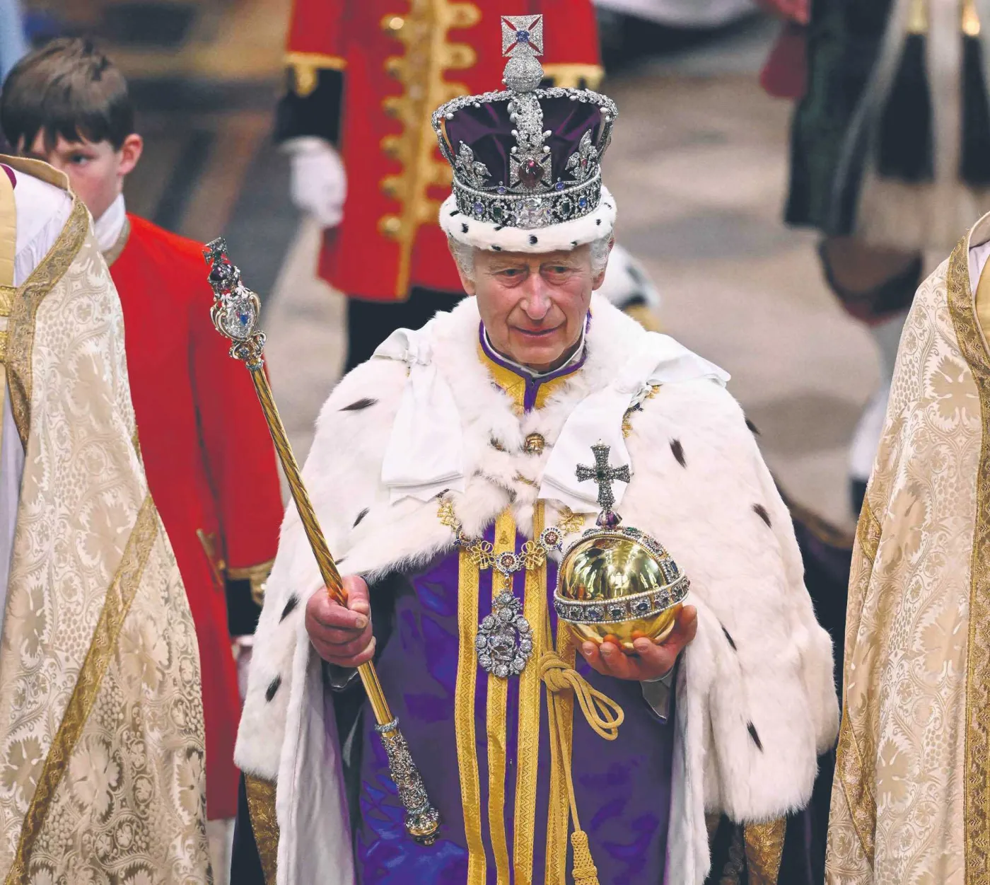 Król Karol III już z koroną