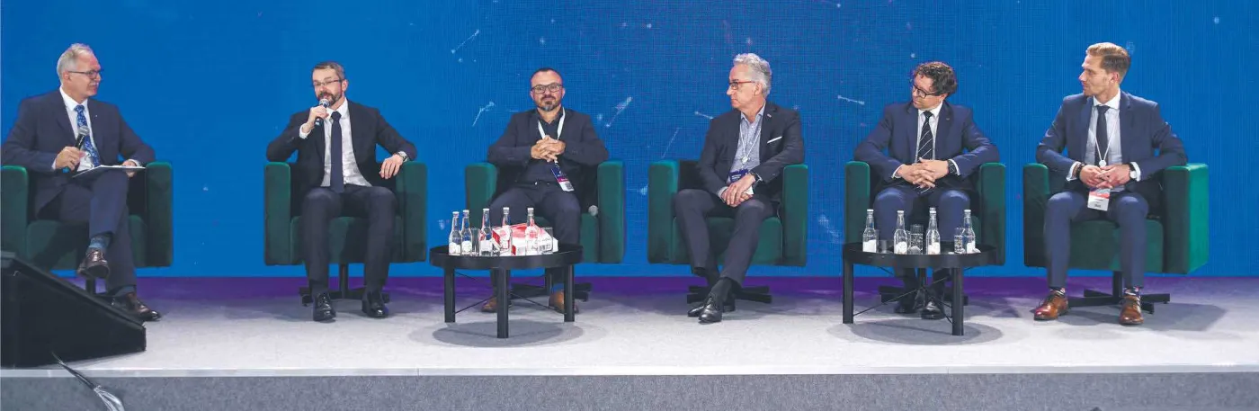 Zbigniew Bartuś (moderator), Piotr Ciepiela (EY), Tomasz Jaworski, Andrzej Dulka (Polish Chamber of Information Technology and Telecommunications), Błażej Szczecki (Bank Pekao S.A.), Jacek Przybylski (Cisco Global Services Center)