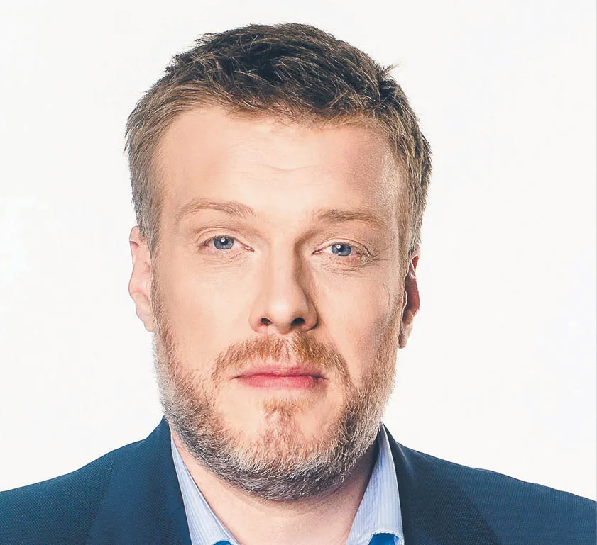 Adrian Zandberg, pose