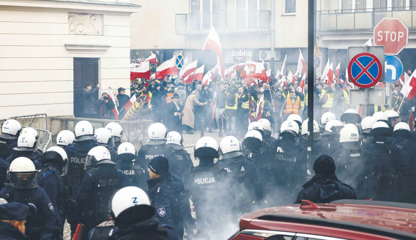 Rolnicy w Warszawie atakują politykę Brukseli