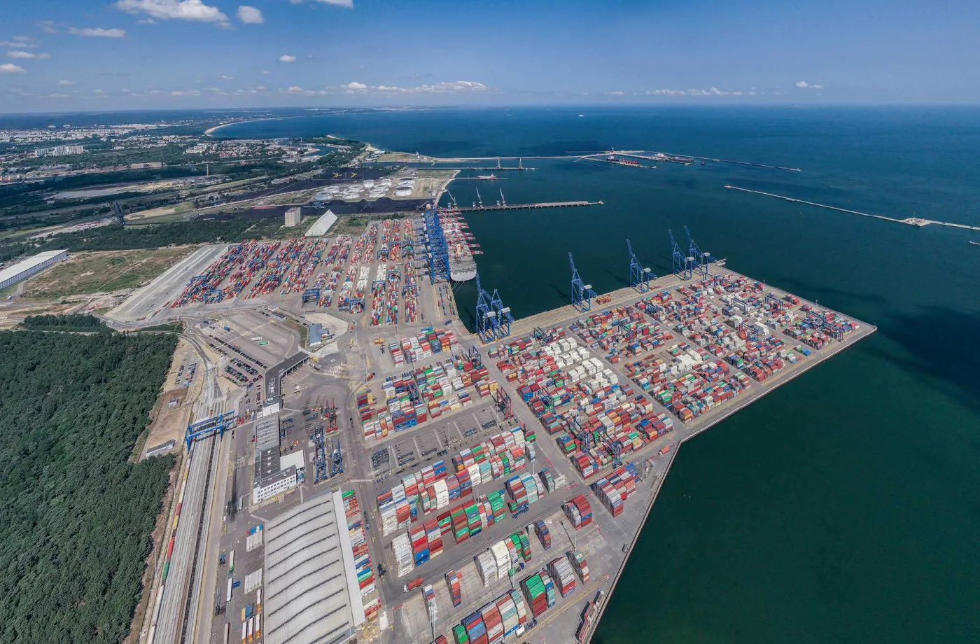 W 2023 r. przez Port Gdańsk przeszło 81 mln ton towarów. To pozwoliło mu wejść do pierwszej dziesiątki w Europie, na 9. miejscu, m.in. przed Amsterdamem, Walencją czy Marsylią.