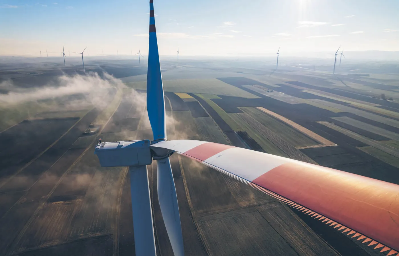 Ile naprawdę kosztuje energia z OZE, ile z atomu