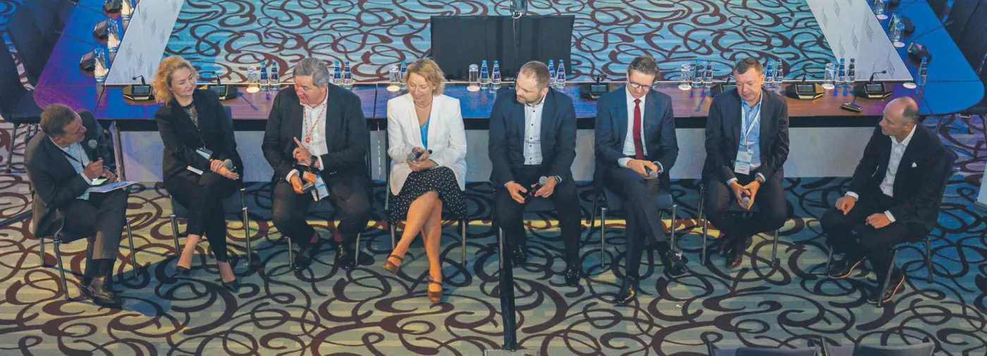GenAI w finansach i ubezpieczeniu – skok coraz bliżej