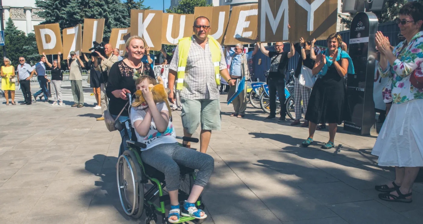Robią badanie terenowe i testują obietnice władzy