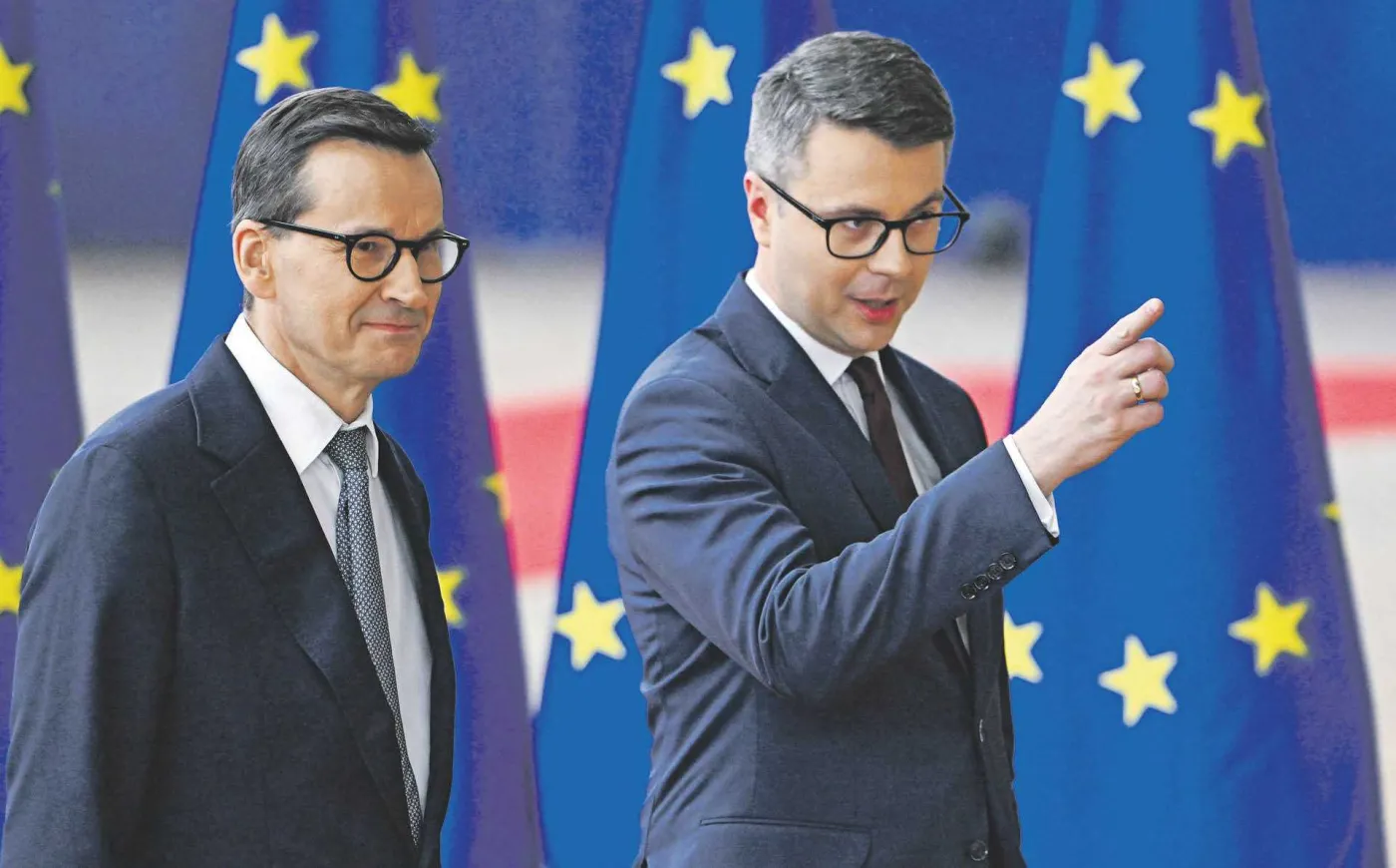 Piotr Müller (z prawej), europoseł Prawa i Sprawiedliwości, były wiceminister nauki i szkolnictwa wyższego i rzecznik prasowy rządu Mateusza Morawieckiego (z lewej)