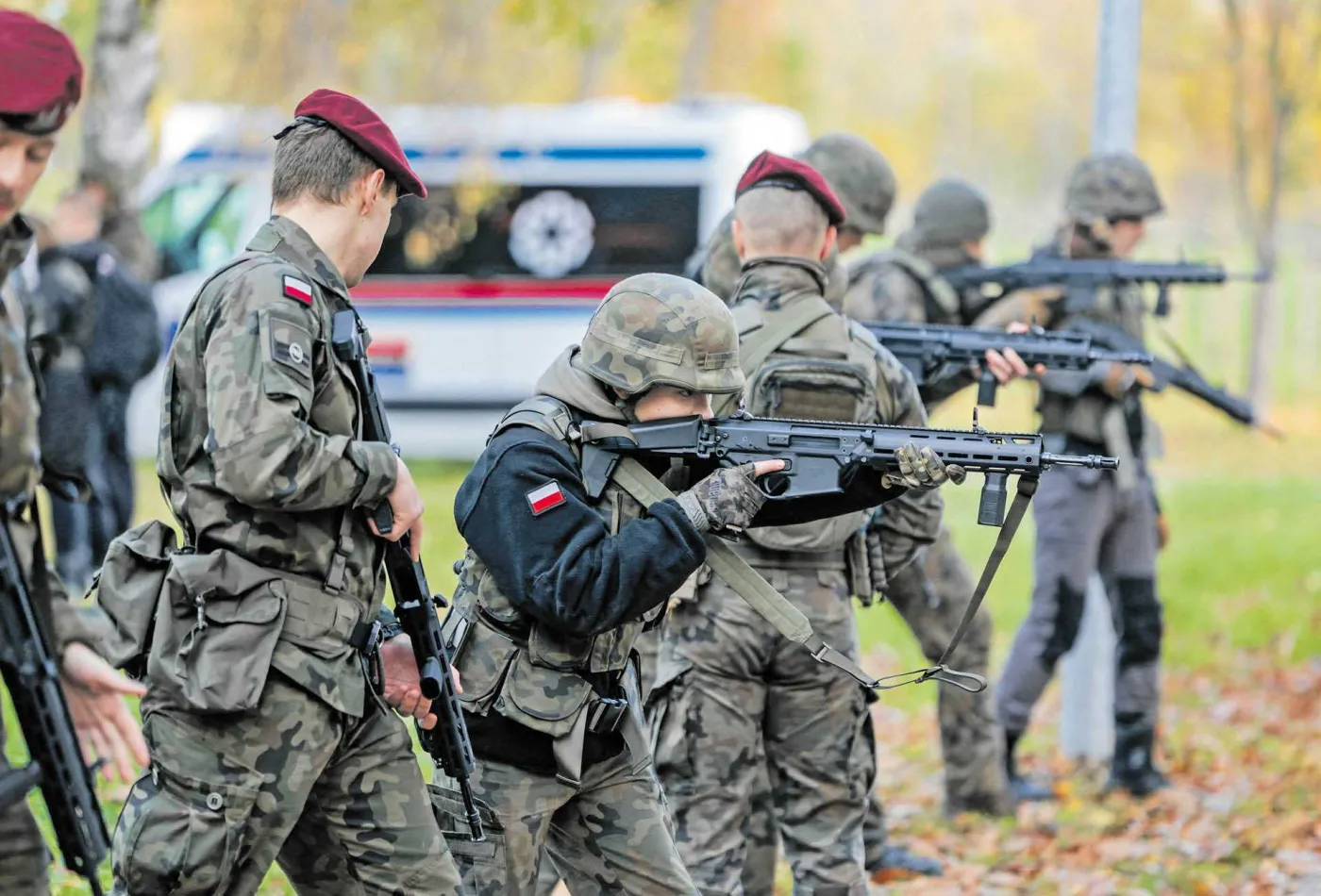 Polscy żołnierze podczas ćwiczeń wojskowych.