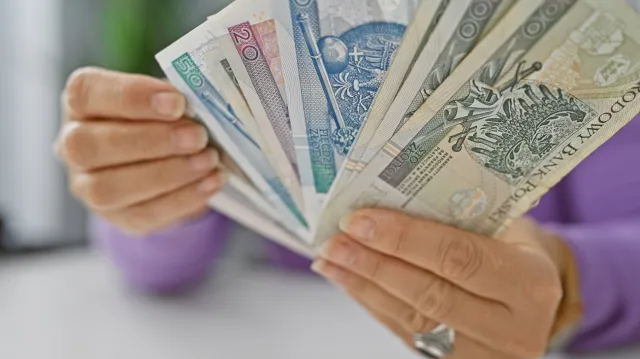 Waloryzacja emerytur 2027: 3,18 proc. czy 150 zł podwyżki? Dwa warianty na stole