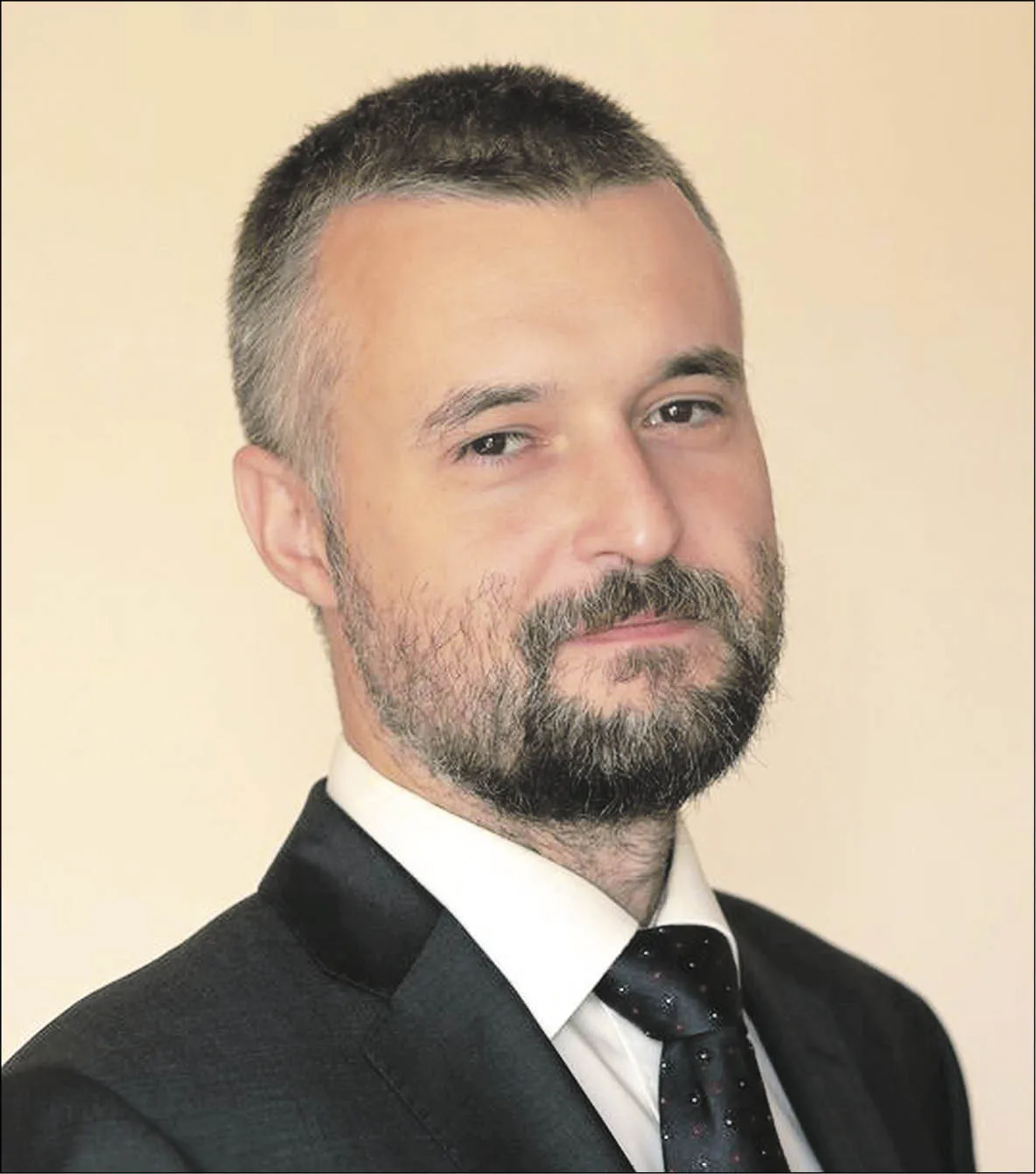 Jacek Fundowicz, Wiceprezes Zarządu Instytutu Prognoz i Analiz Gospodarczych (IPAG), ekonomista po UW. Od lat zajmuje się analizami branżowymi, regulacyjnymi i makroekonomicznymi, współtworzy raporty gospodarcze