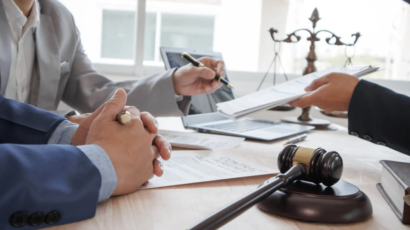 Hard,Work,Of,Asian,Lawyers,In,A,Lawyer's,Office,.