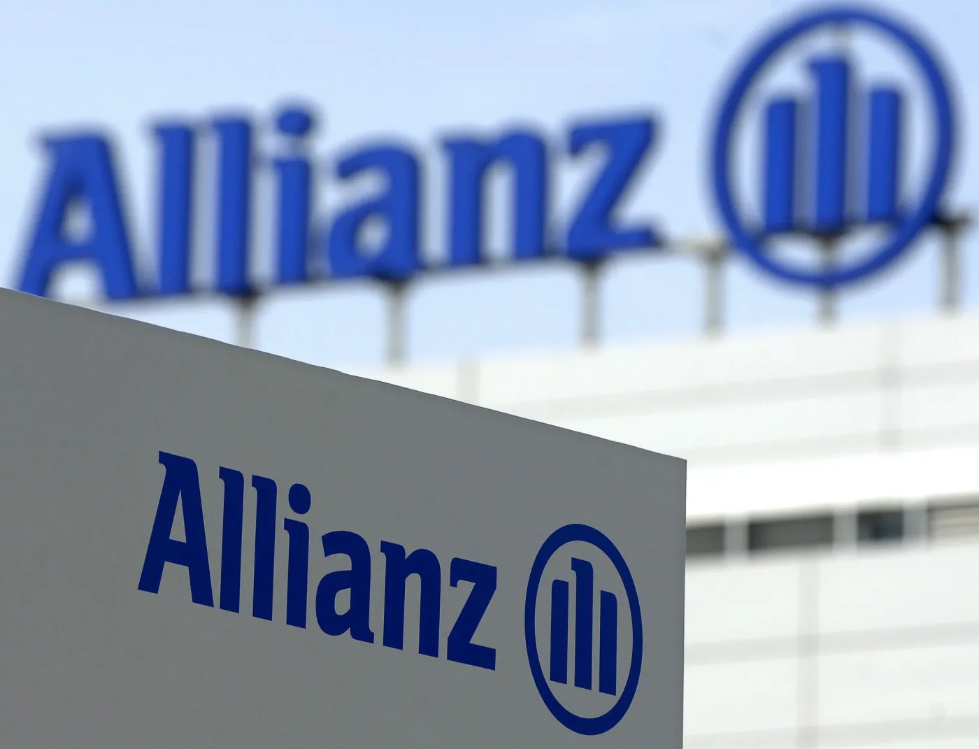 Allianz płaci za potknięcia Dresdner Banku