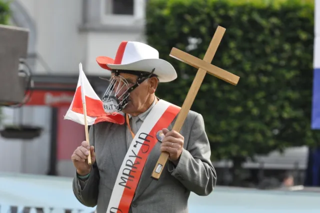 Rydzyk w Brukseli. Pod siedzibą PE demonstracja zwolenników Telewizji Trwam