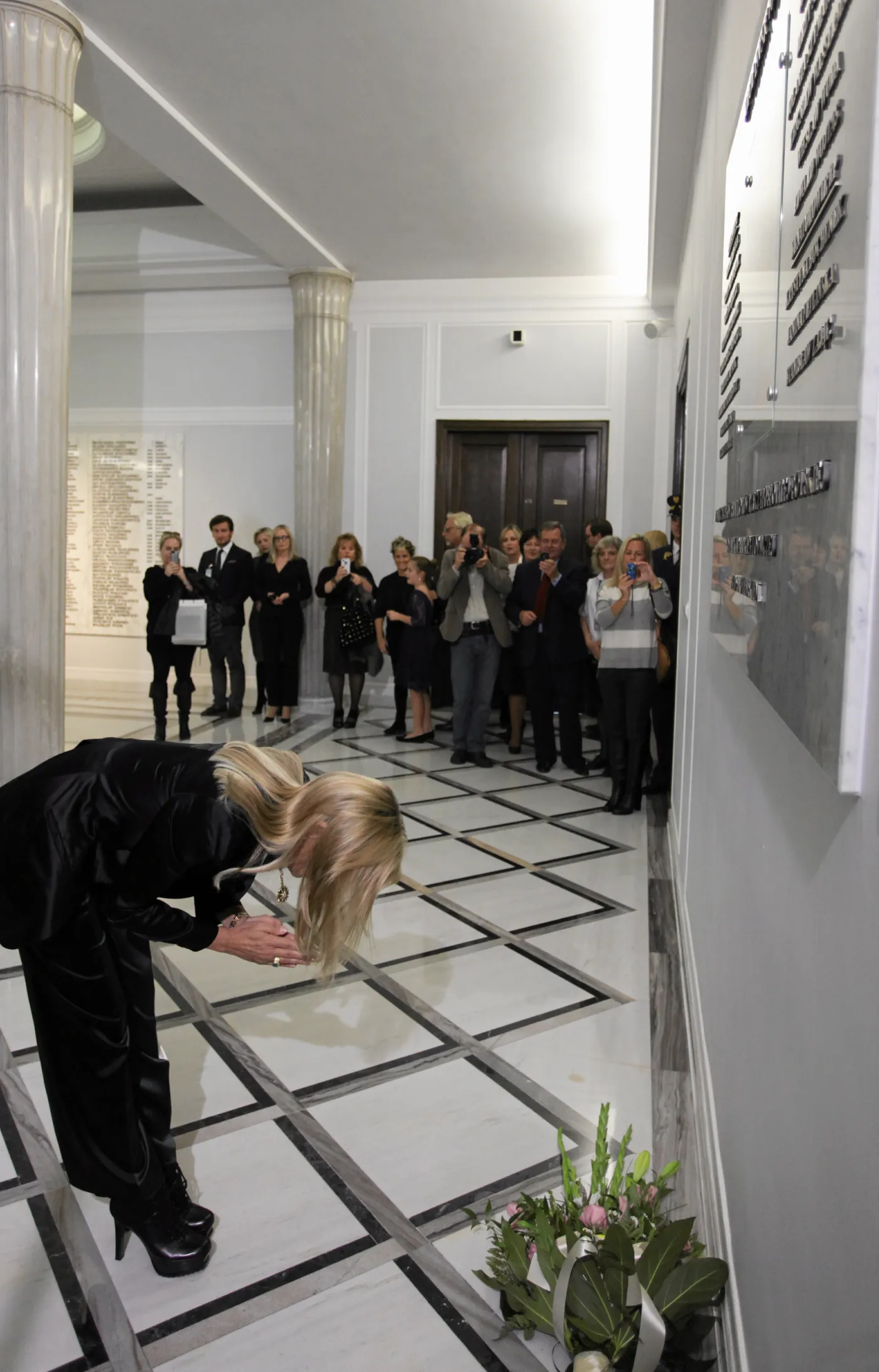 1530940-sharon-stone-w-polskim-sejmie-skalda.jpg